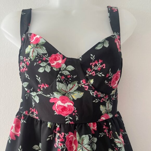 Beautiful Floral Top - Picture 3 of 8